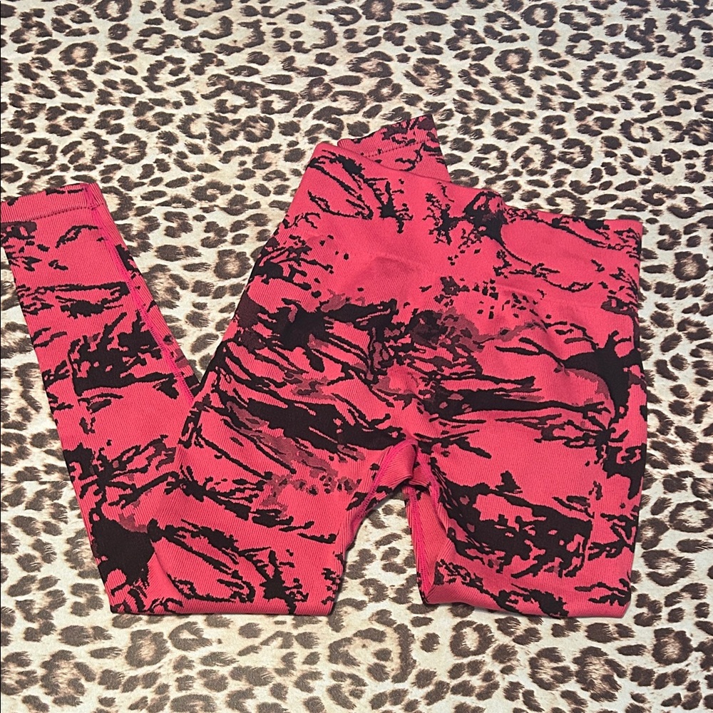 M Pink and Black butt scrunch Leggings